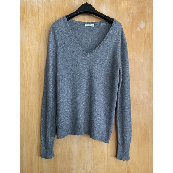 EQUIPMENT FEMME 100% Cashmere Gray V Neck Sweater Size Small - Picture 1 of 4